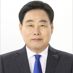 김산